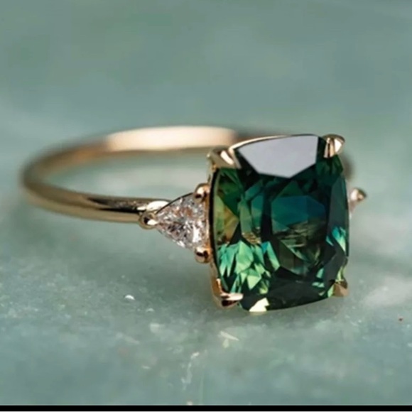 Sparkling Square Emerald Ring for Women in Luxury Gold Color Green Zircon Ring - Picture 2 of 3